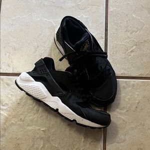 Nike Air Huarache Run Black and White Shoes Athletic Sneakers